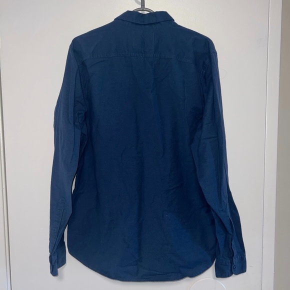 Bundle of 2 Men’s Hollister Button-Down Shirts (Size L)Excellent Condition - Picture 9 of 13